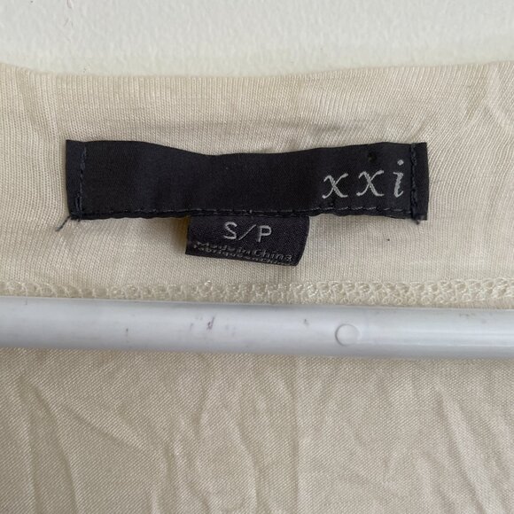 Black and White Short Sleeve Embellished Dress - Picture 6 of 8